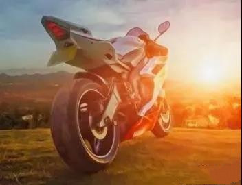 What is the wrong operation of maintenance motorcycle?