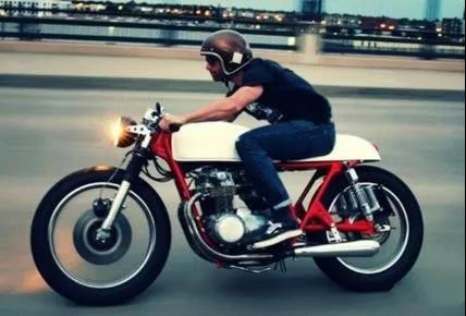 The motorcycle is slow and slow. Do you know what's going on?