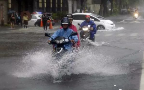 How to deal with the motorcycle after flooding?
