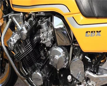 How do you clean up carbon in a motorcycle engine?