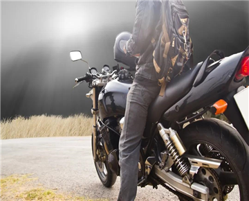 Motorcycle feel no compression, pull cylinder leakage?