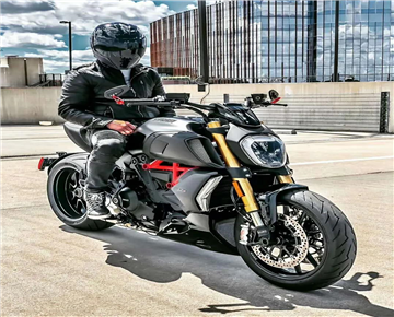 How many cylinders is the motorcycle engine best?