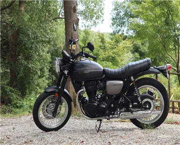 How many kilometers does the motorcycle usually change oil?