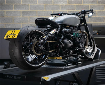 200匹的凯旋机械增压Bobber！
