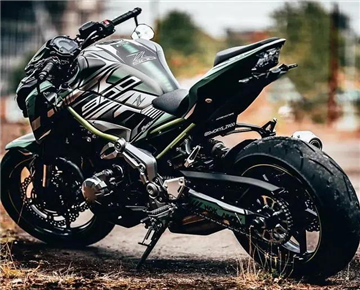 Kawasaki's first class streetcar! 948CC four-cylinder water cooled, 200km full of oil, 110,000 expensive