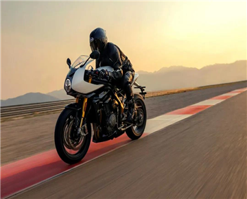 Best Cafe Racer! Triumph Speed Triple 1200RR released