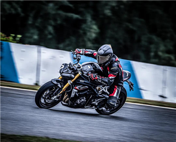 Experience of speed Triple 1200RS big Frog at zhuhai Circuit