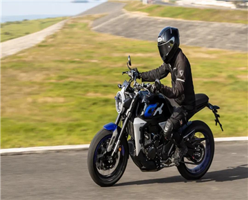 The GK350 features full exposure, two power modes, keyless start, electric fuel cap...