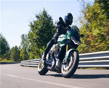 Is this going to take off? The motorguze V100 Mandello with the electronic wind wing