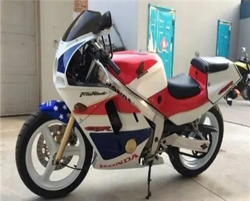 本田19款四缸摩托，上世纪末的一款热门仿赛车