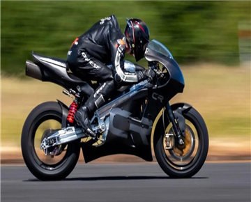 690CC, 223 horsepower! This medium engine sports car is very violent