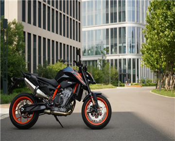 Car review: KTM 890 DUKE, 