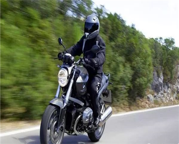 Riding a motorcycle to recognize these three inferior accessories