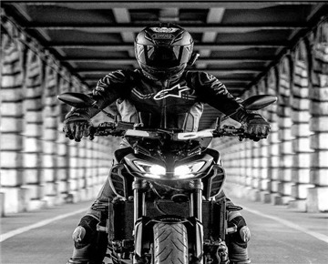 Novice motorcycle, four taboo!