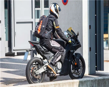 再次换脸！RC390改款路试车曝光，车架、避震、后摇臂重新设计