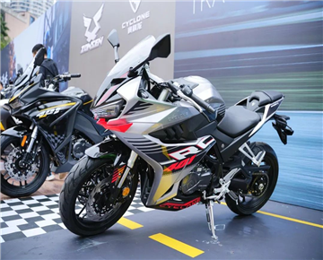 赛科龙150踏板、250巡航、单摇臂RC401发布，售价15580元起，四缸也要来