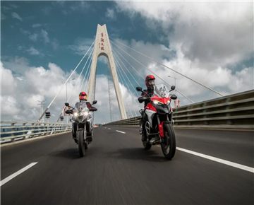 All-around leisure, Ducati's new V4 to experience the beginning of the journey, the power is still the same, comfortable improvement