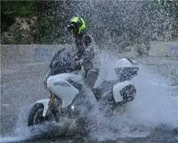 Motorcycle wading riding precautions and maintenance