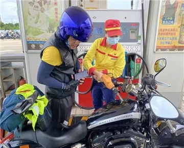 Motorcycle refueling precautions!