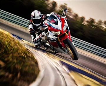 How to use the brakes correctly on a motorcycle