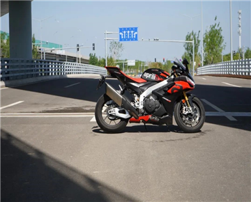 217 RSV4, speed is king, comfort is out of the question