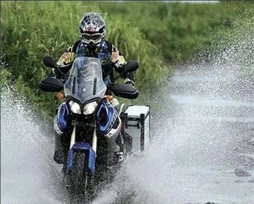 Motorcycle wading and riding emergency treatment methods