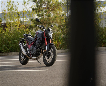 测评：本田CB750，大黄蜂的“重生”