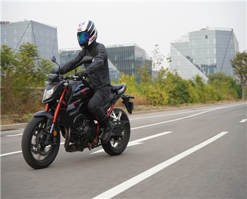 Review: Honda CB750, the 'rebirth' of the Hornet
