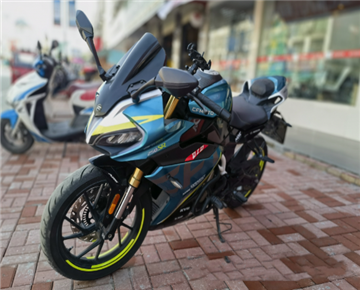 How can motorcycles prevent flooding in winter?
