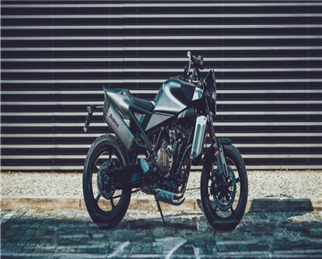 胡斯瓦纳发布双缸黑箭801，是你想要的KTM 790圆灯复古版吗？