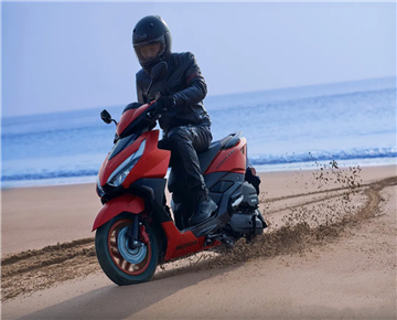 Honda's new split line 125 on the market, priced from 11999 yuan, a new generation of commuter transport god car?