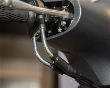 Motorcycle brake system maintenance, not only accessories to use genuine, maintenance accessories should also use genuine!