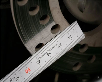 In a few simple steps, determine if your motorcycle brake skin needs to be replaced