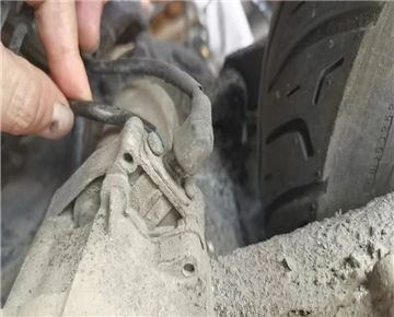 Is this a trick to protect your motorcycle battery?